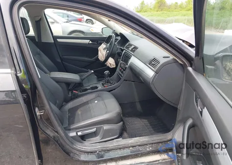 2013 Volkswagen Passat 2.5L Se z USA, uszkodzony, nr VIN 1VWBP7A36DC012788